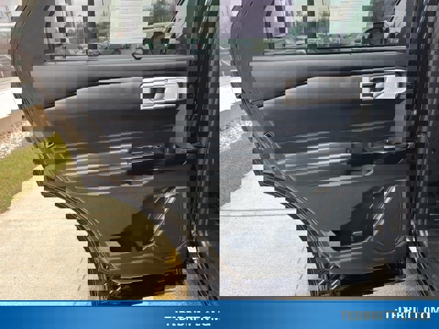 Certified 2022 Ford Explorer Platinum w/ Equipment Group 601A image 19