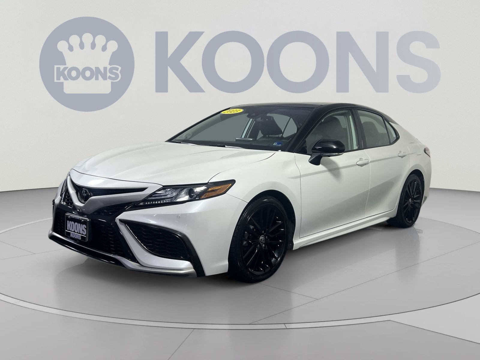 Used 2023 Toyota Camry XSE w/ Navigation Package FWD image 5