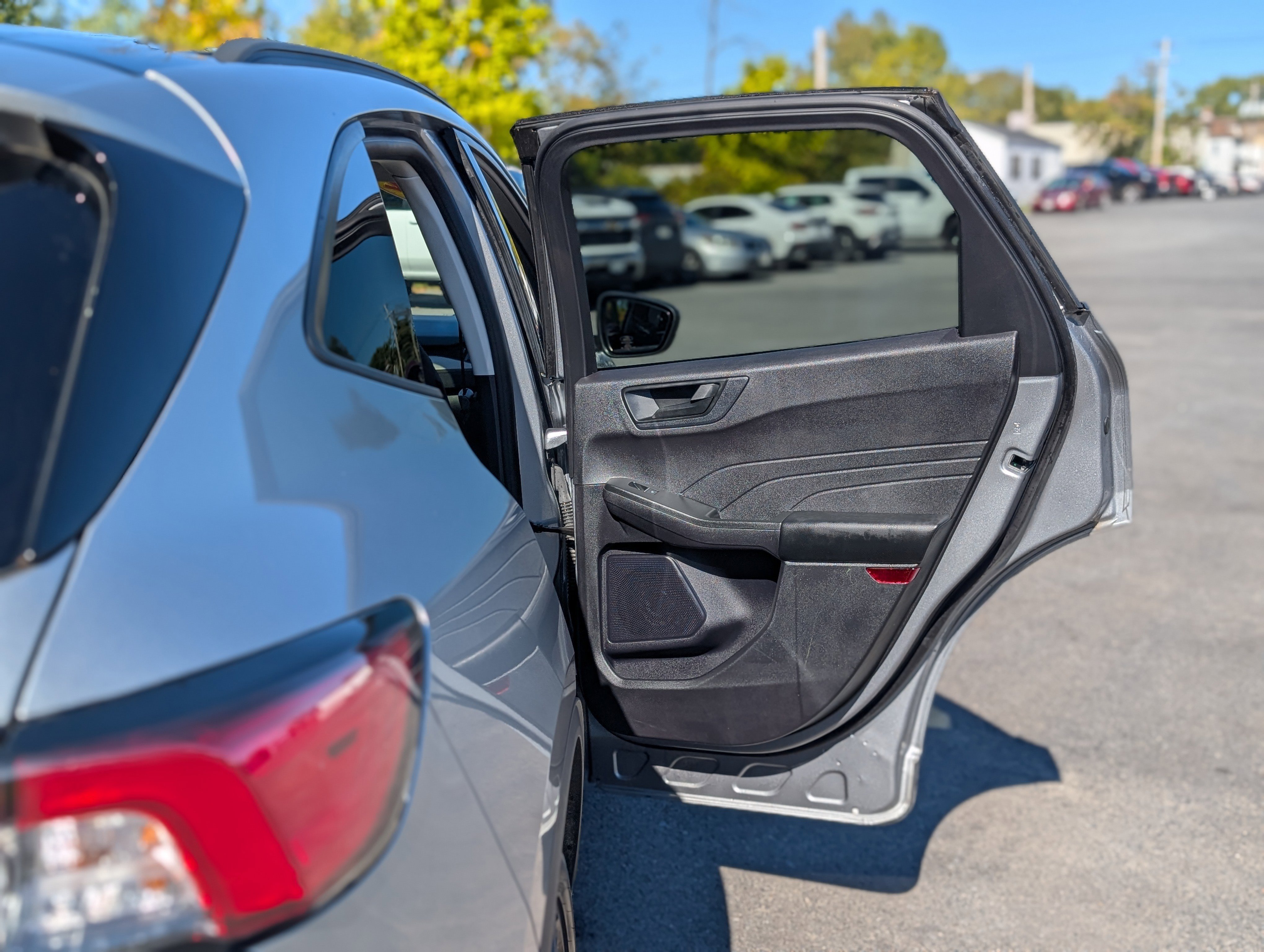Used 2022 Ford Escape SE w/ SE Sport Appearance Package image 38