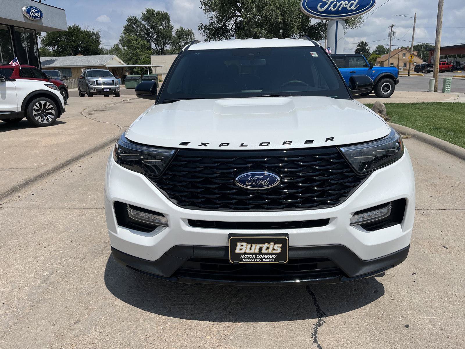 Used 2023 Ford Explorer ST-Line w/ Class IV Trailer Tow Package AWD/4WD image 3