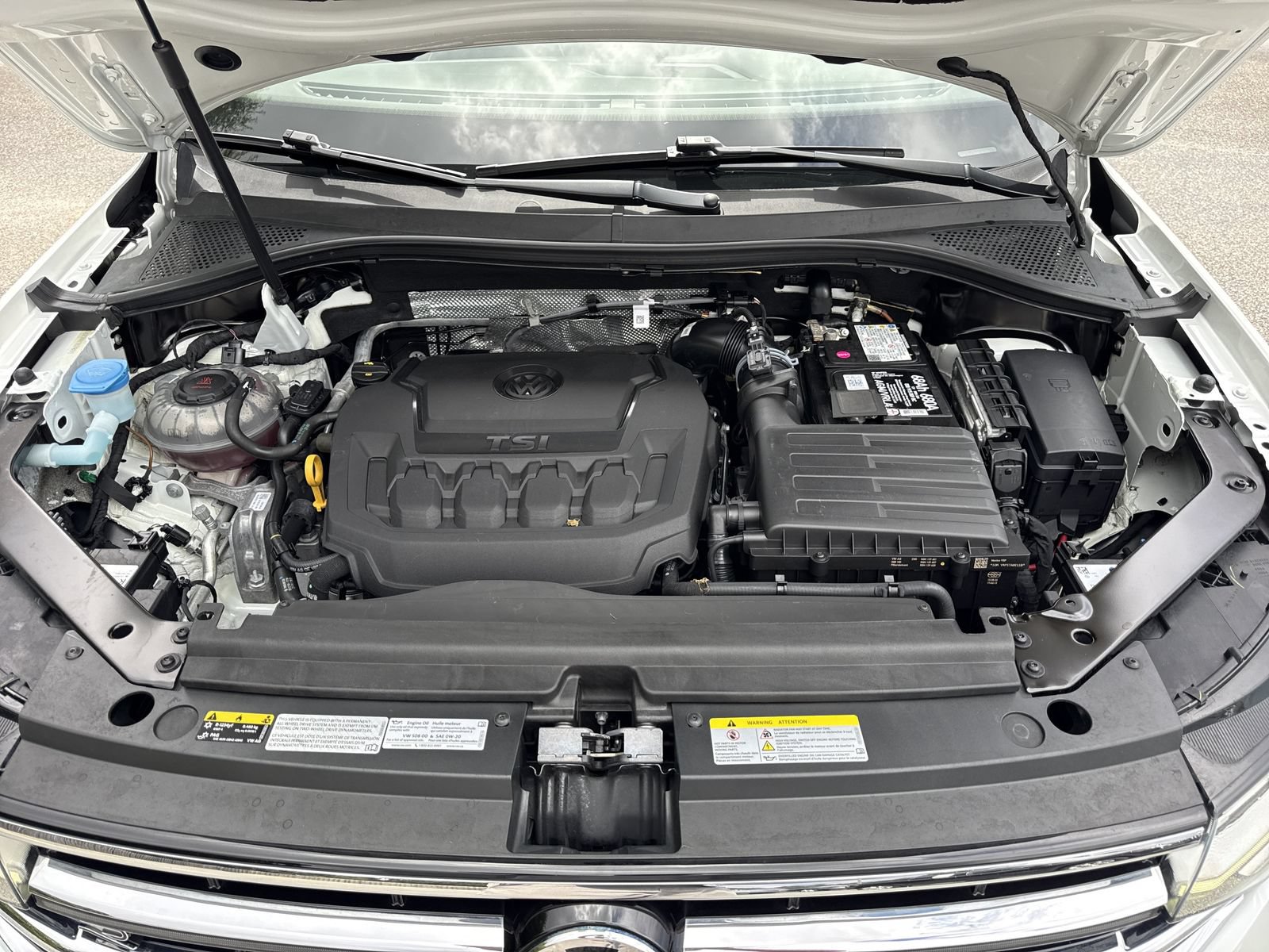 Used 2022 Volkswagen Tiguan SEL R-Line AWD/4WD image 34