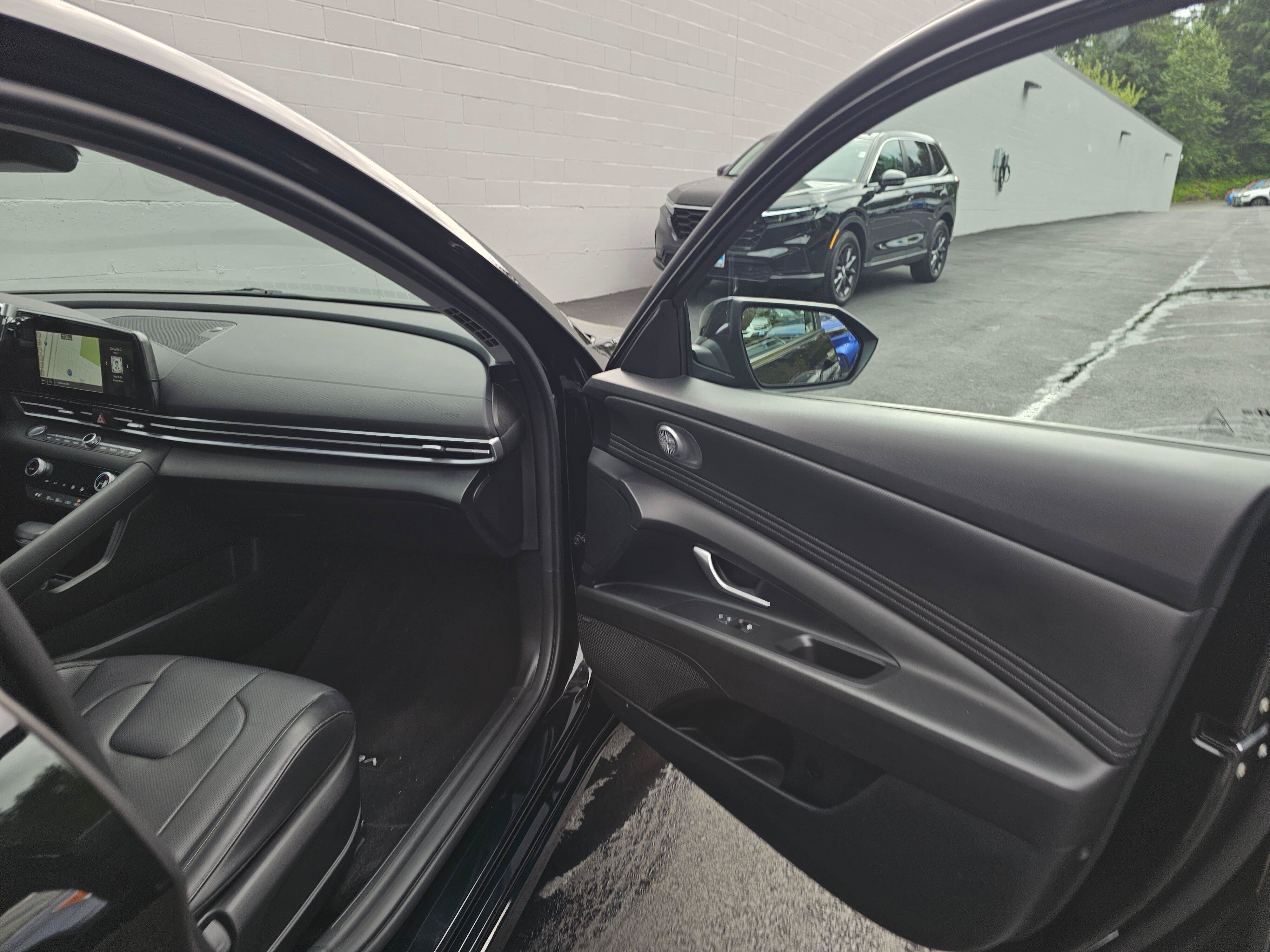 Used 2023 Hyundai Elantra Limited FWD image 11