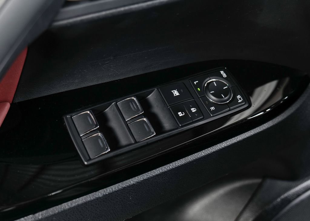 Used 2018 Lexus LX 570 4WD image 17