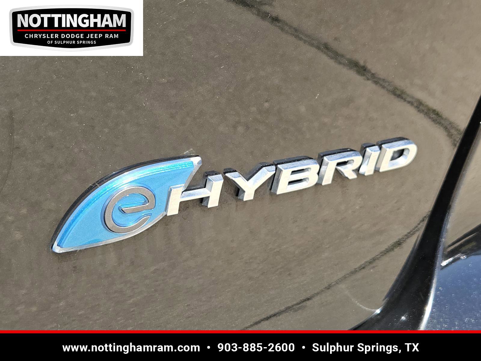 Used 2023 Chrysler Pacifica Touring-L image 8