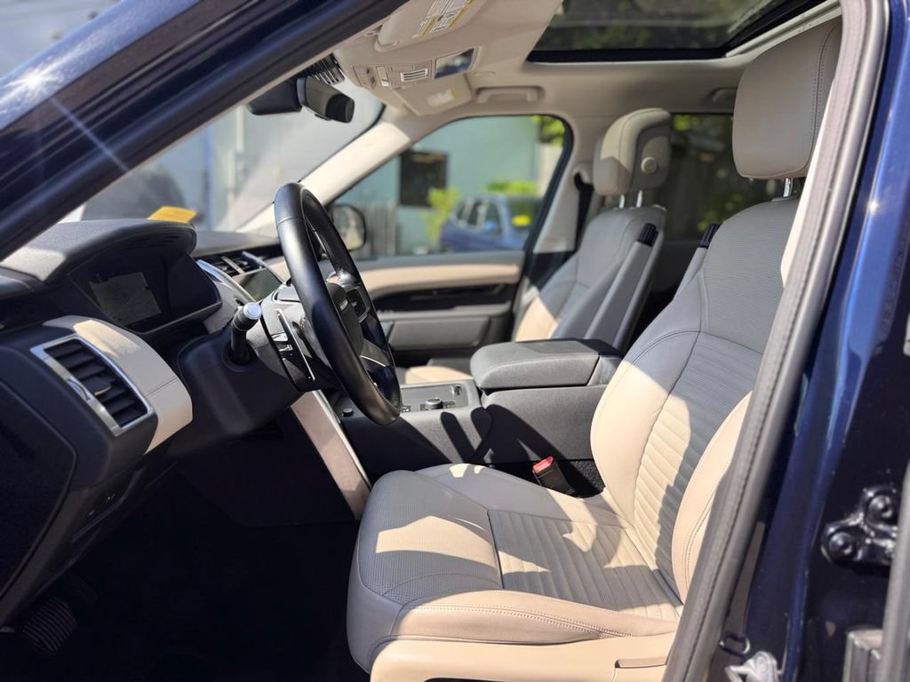 Used 2022 Land Rover Discovery S AWD/4WD image 17