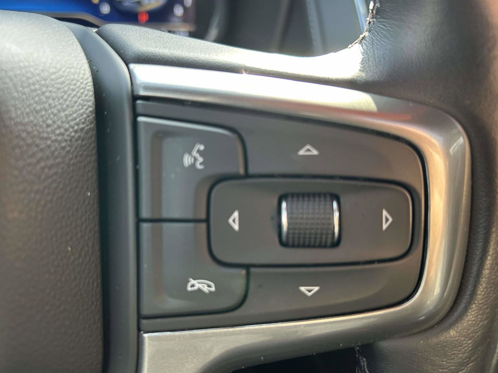 Used 2022 Chevrolet Suburban Z71 w/ Luxury Package image 23