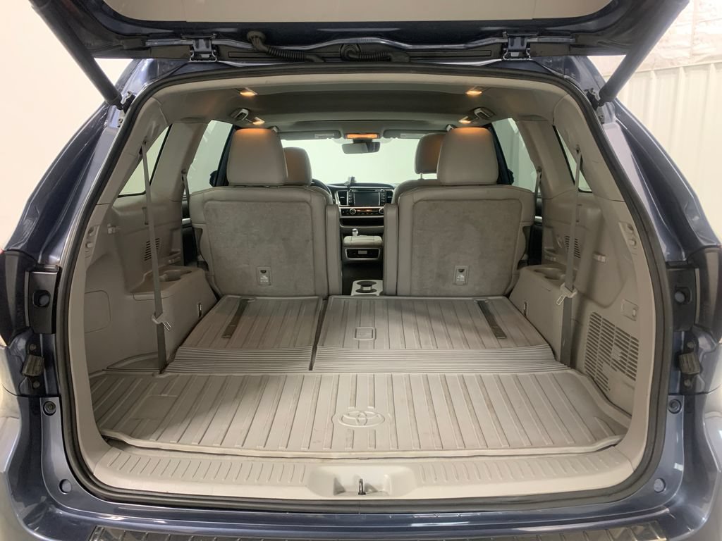 Used 2019 Toyota Highlander XLE AWD/4WD image 23