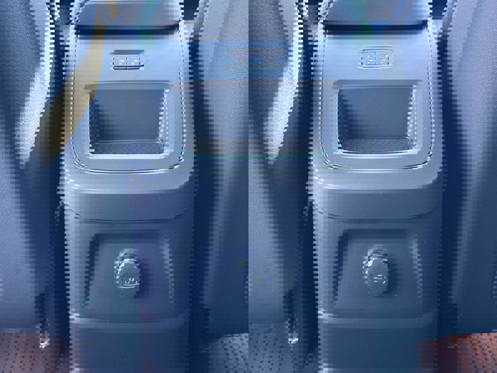 Certified 2023 Volvo XC60 T8 Ultimate w/ Climate Package image 15