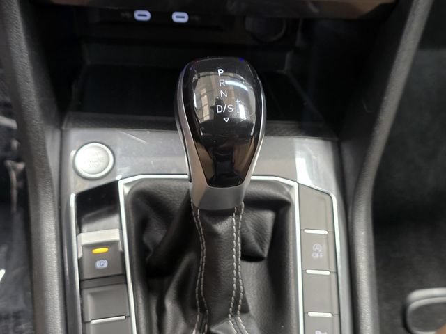 Certified 2024 Volkswagen Tiguan SE R-Line AWD/4WD image 18