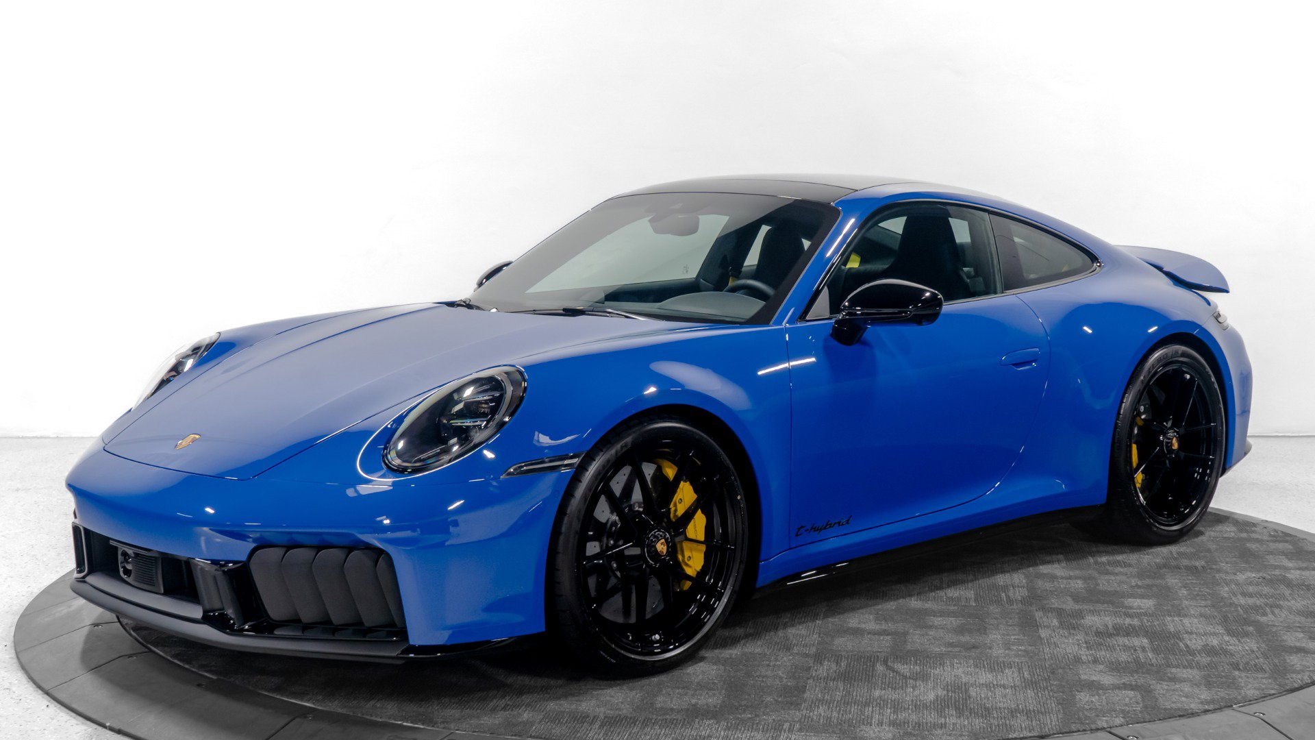 Used 2026 Porsche 911 Carrera GTS image 4