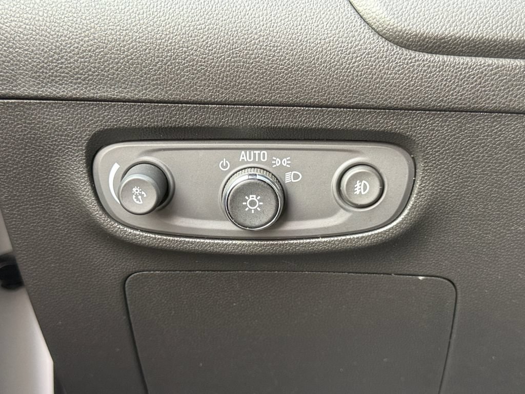 Used 2023 Buick Encore GX Essence FWD image 21