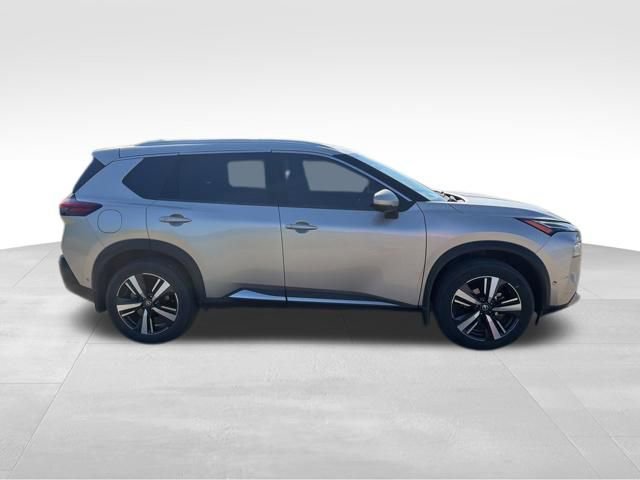 Used 2021 Nissan Rogue Platinum AWD/4WD image 2