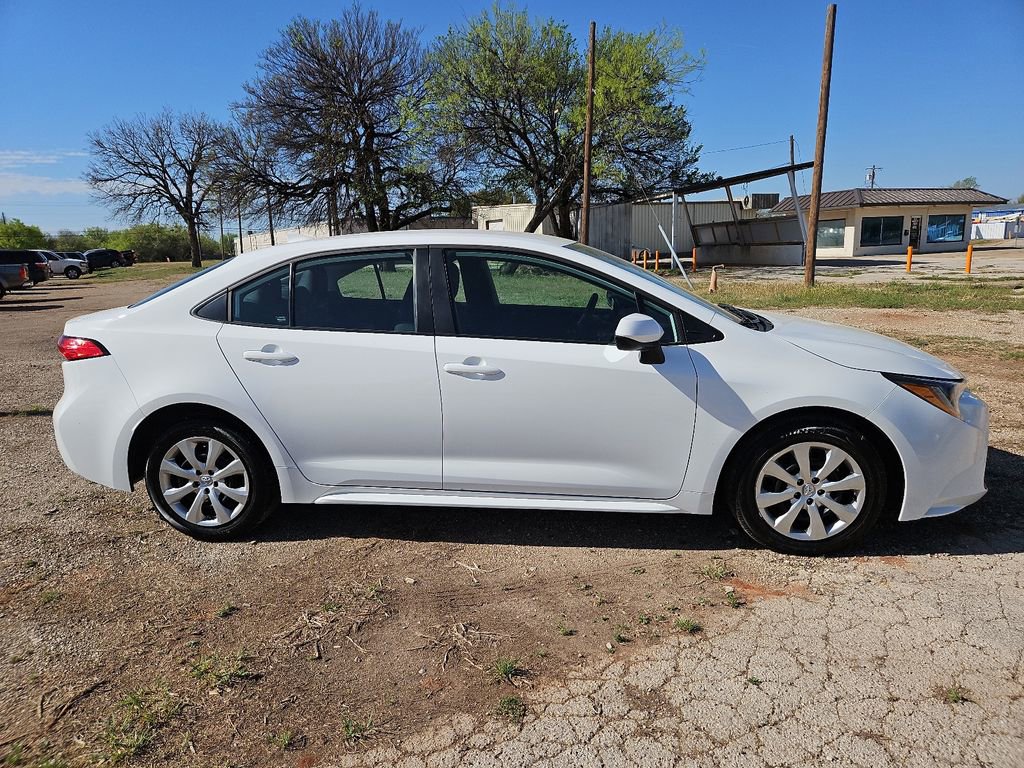 Used 2025 Toyota Corolla LE image 12