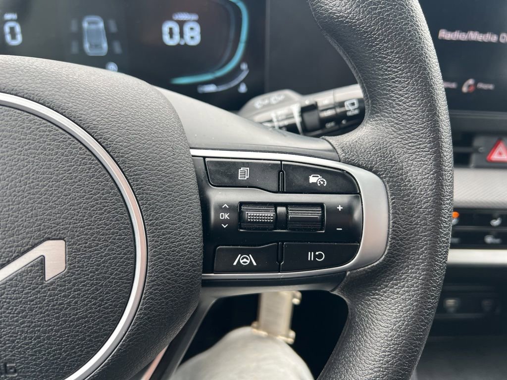 Used 2025 Kia Sportage LX image 17