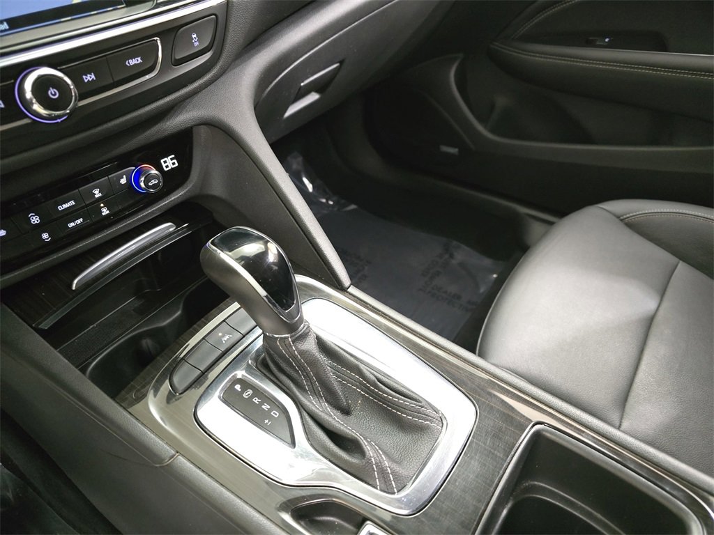 Used 2018 Buick Regal Essence w/ Driver Confidence Package #1 image 28