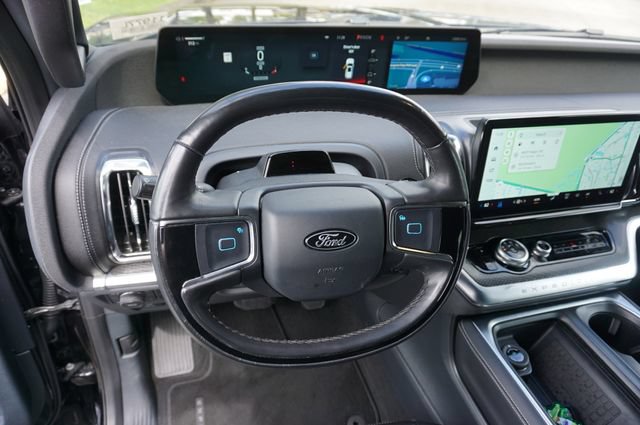 Used 2025 Ford Expedition Platinum w/ Stealth Performance Package AWD/4WD image 14