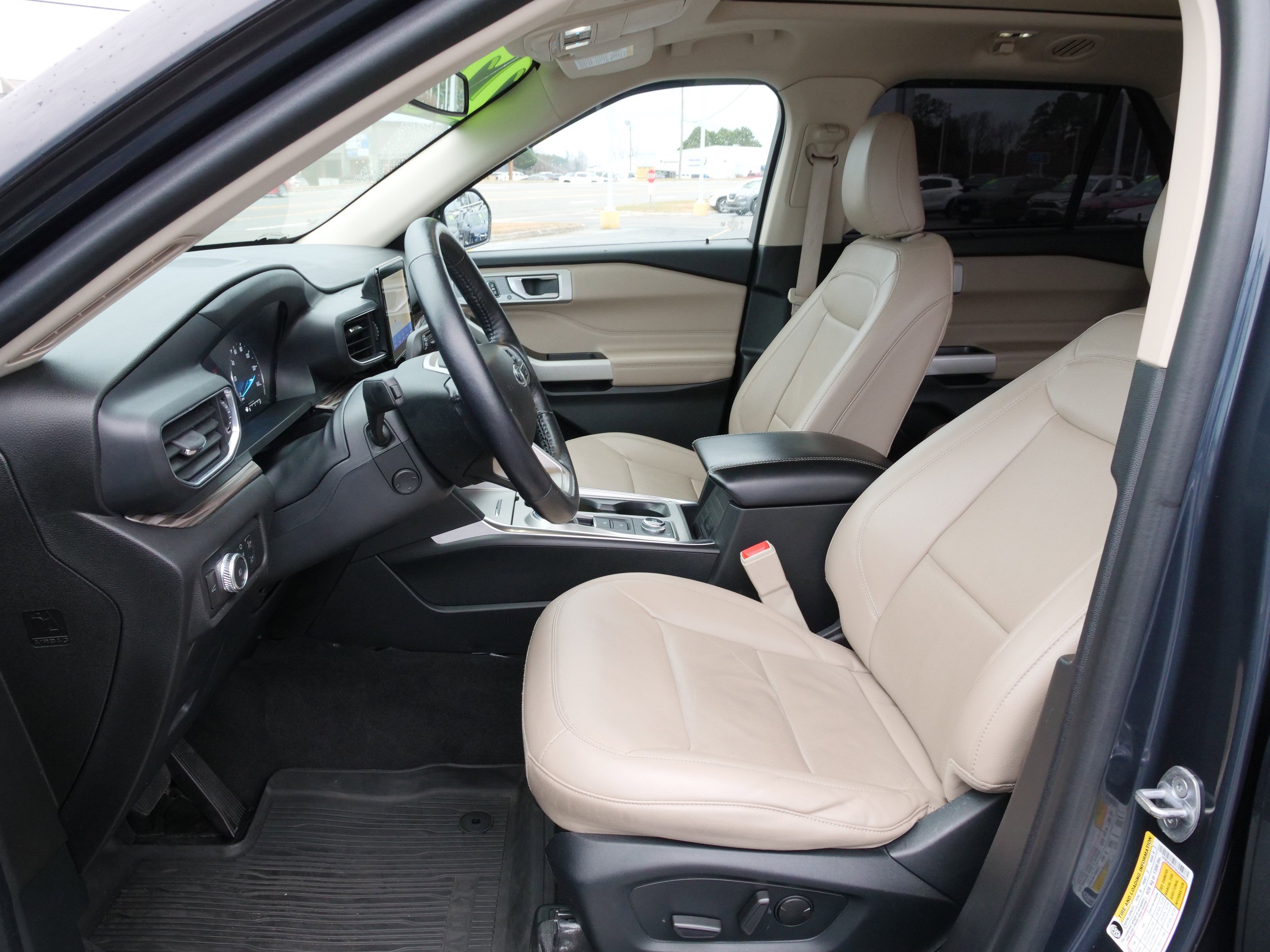 Used 2022 Ford Explorer Limited w/ Equipment Group 301A image 17