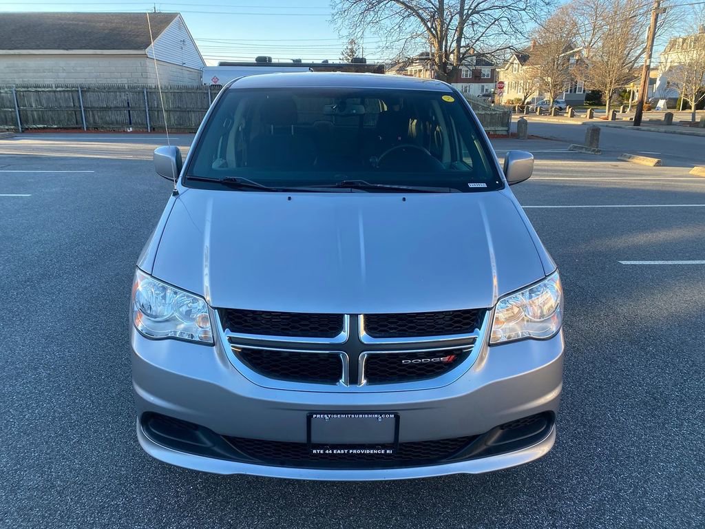 Used 2016 Dodge Grand Caravan SE image 3