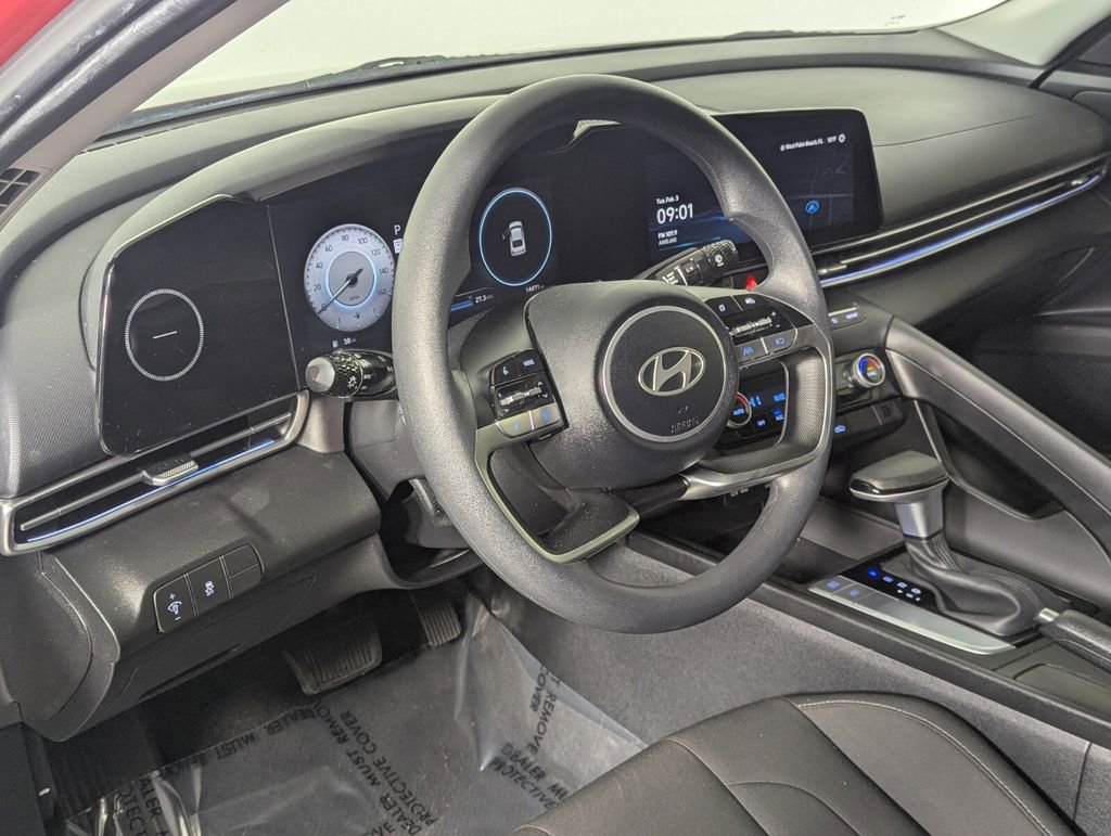 Used 2024 Hyundai Elantra SEL image 13