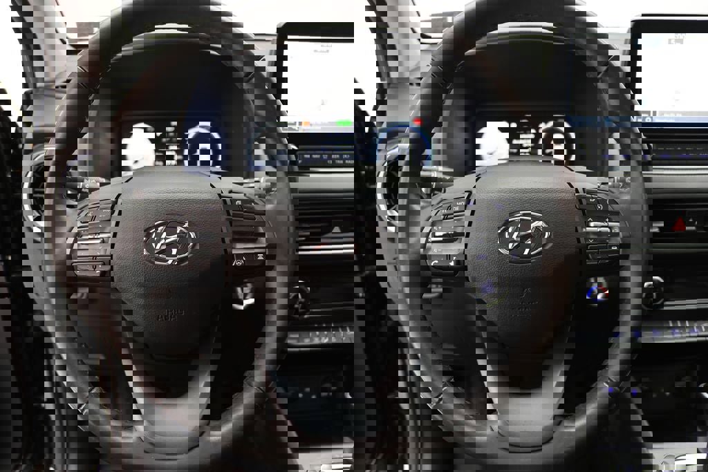 Used 2023 Hyundai Kona Limited image 17