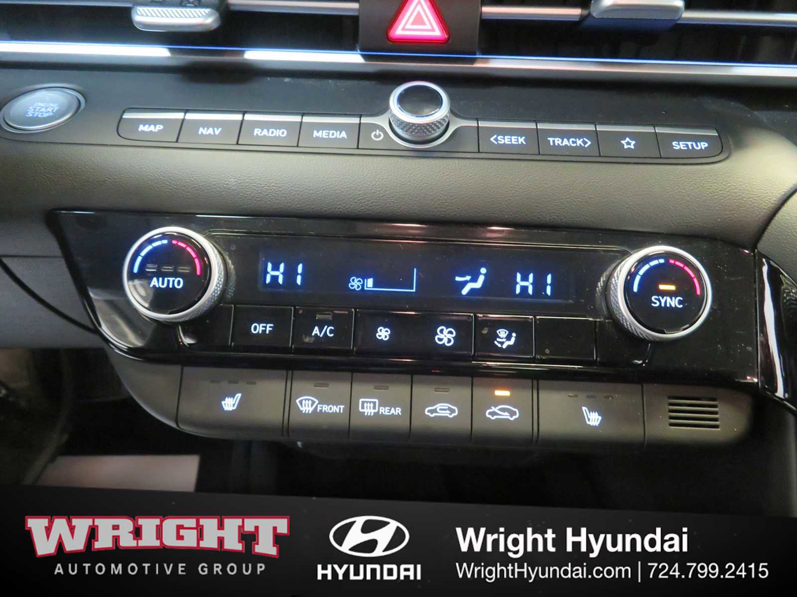 Certified 2025 Hyundai Elantra SEL image 28