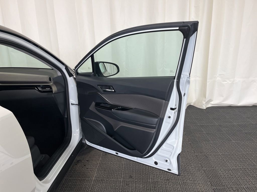 Used 2022 Toyota C-HR Limited FWD image 19