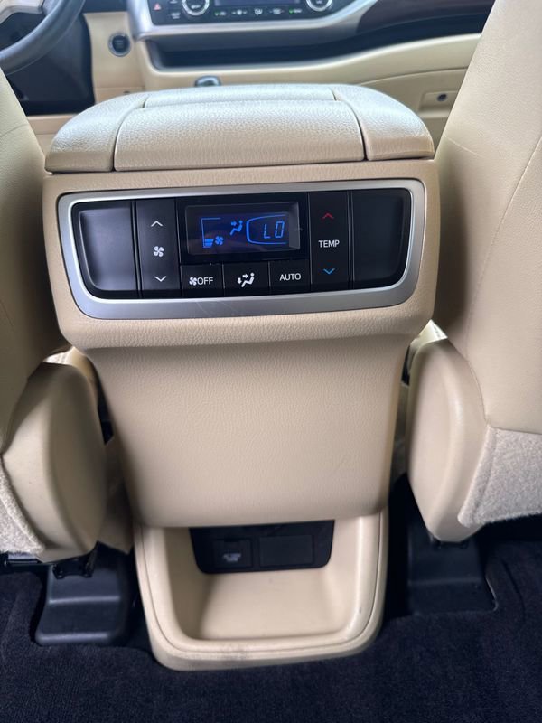 Used 2016 Toyota Highlander Limited AWD/4WD image 26
