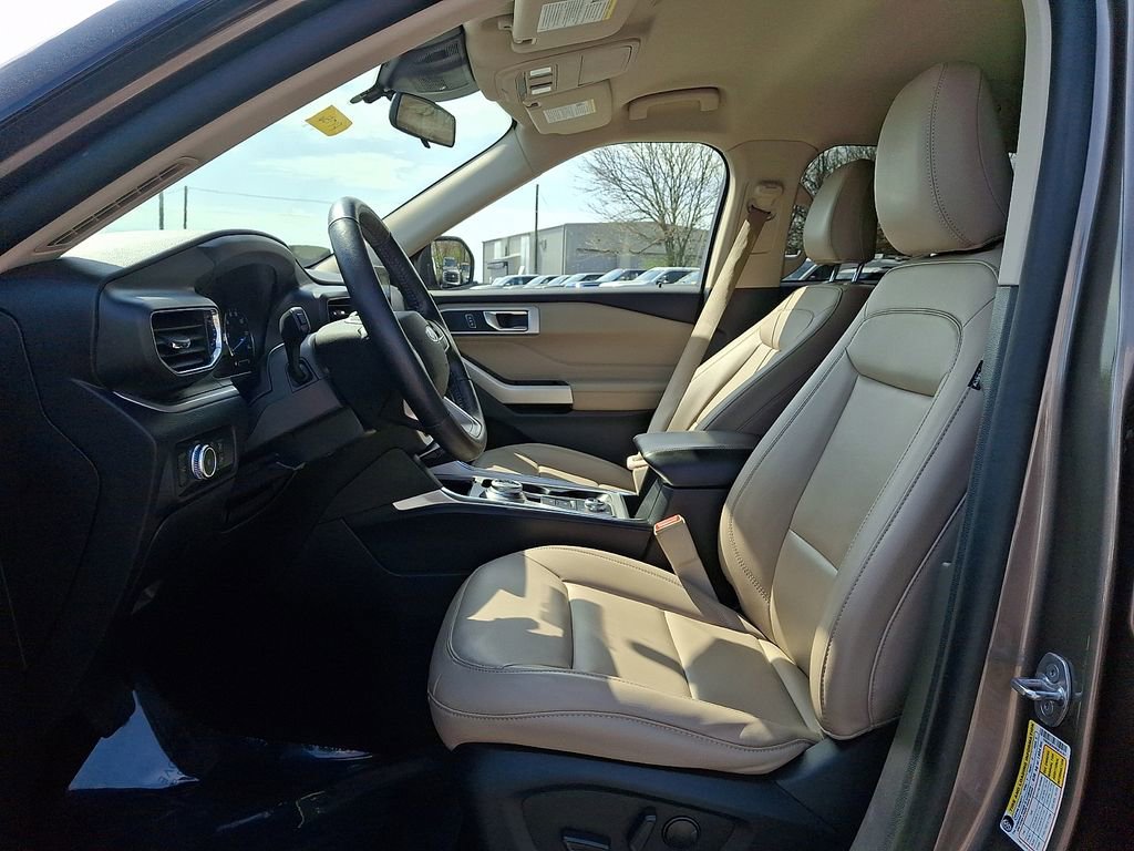 Used 2021 Ford Explorer XLT w/ Equipment Group 202A image 14