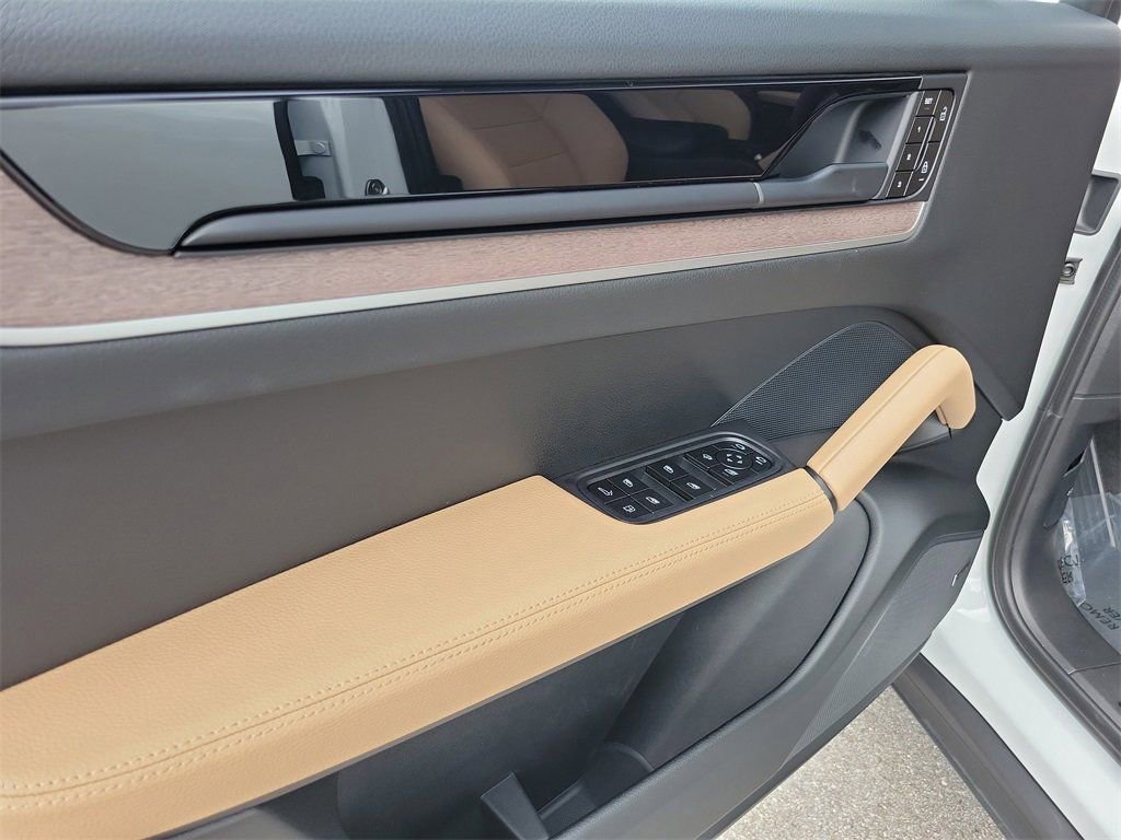 Certified 2025 Porsche Cayenne E-Hybrid image 25