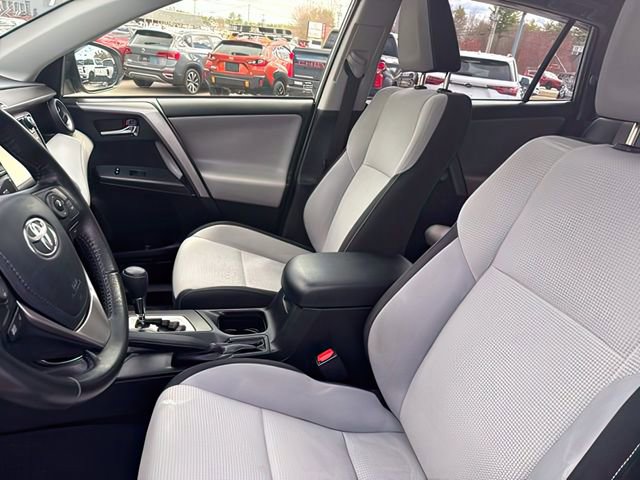 Used 2018 Toyota RAV4 XLE AWD/4WD image 17