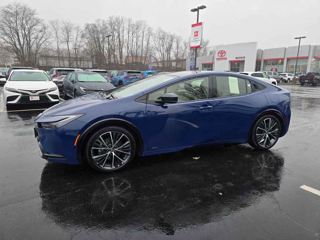 Used 2023 Toyota Prius XLE AWD/4WD image 3