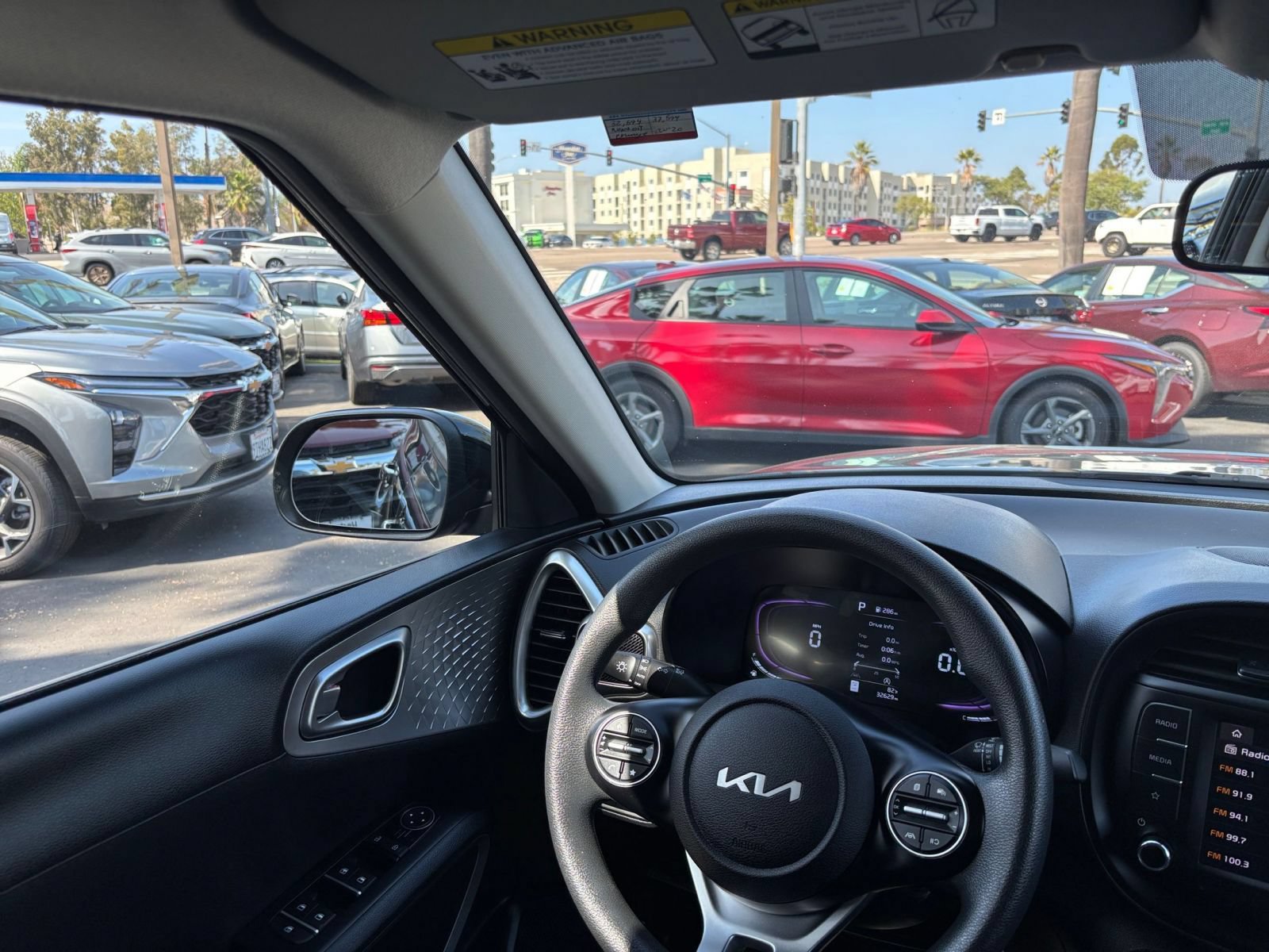 Used 2025 Kia Soul LX w/ LX Technology Package FWD image 32