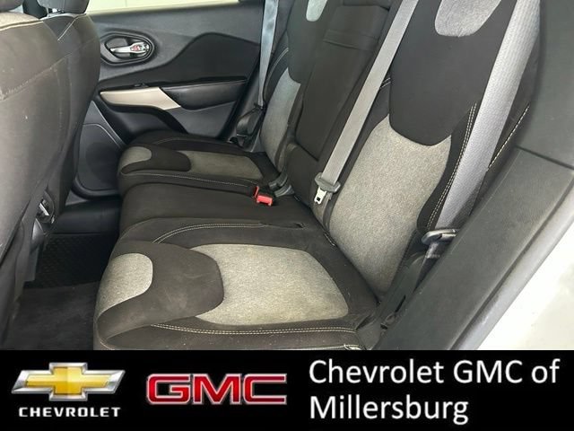 Used 2018 Jeep Cherokee Latitude w/ Altitude Package AWD/4WD image 23