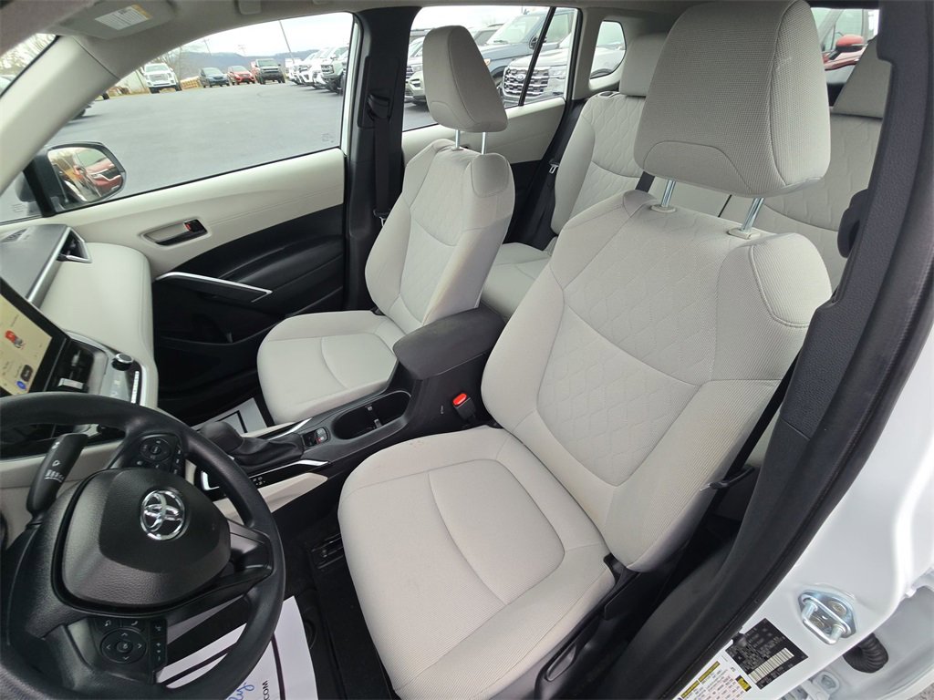 Used 2025 Toyota Corolla Cross L image 16