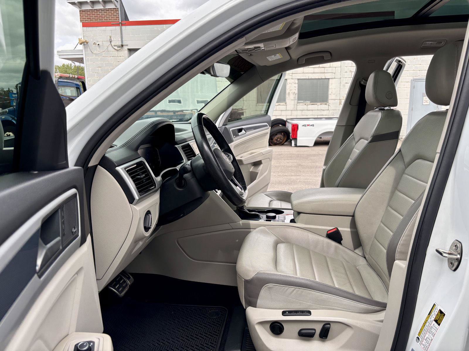 Used 2021 Volkswagen Atlas SEL Premium AWD/4WD image 2