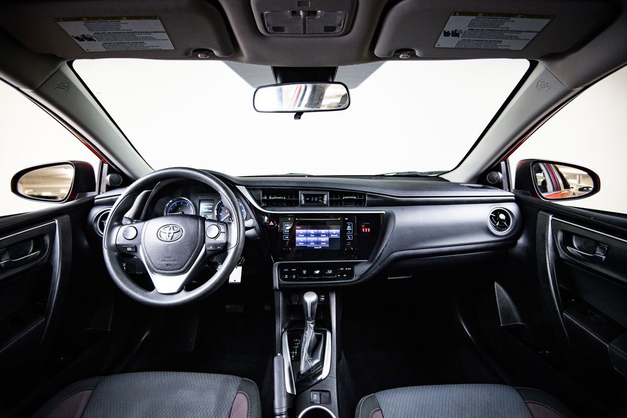 Used 2018 Toyota Corolla LE image 24