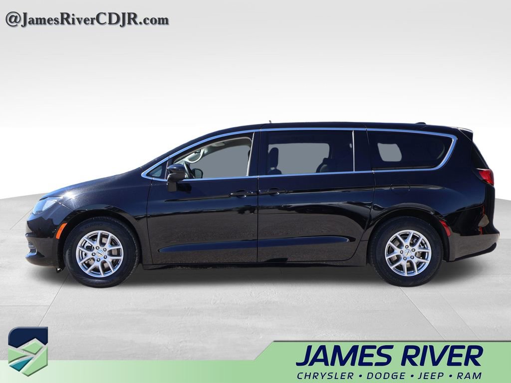 Used 2024 Chrysler Voyager LX image 2