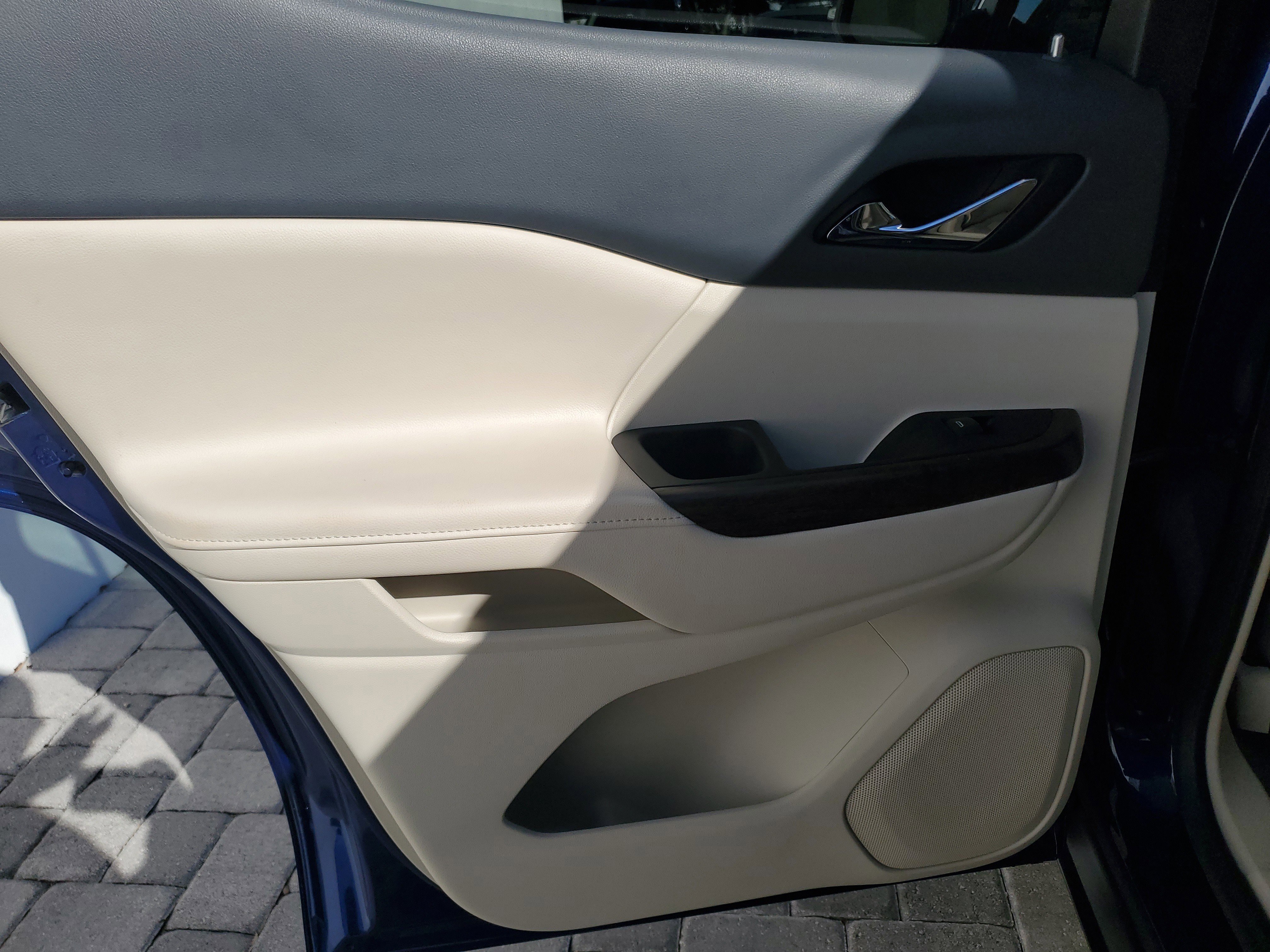 Used 2023 GMC Acadia Denali w/ Denali Ultimate Package image 10