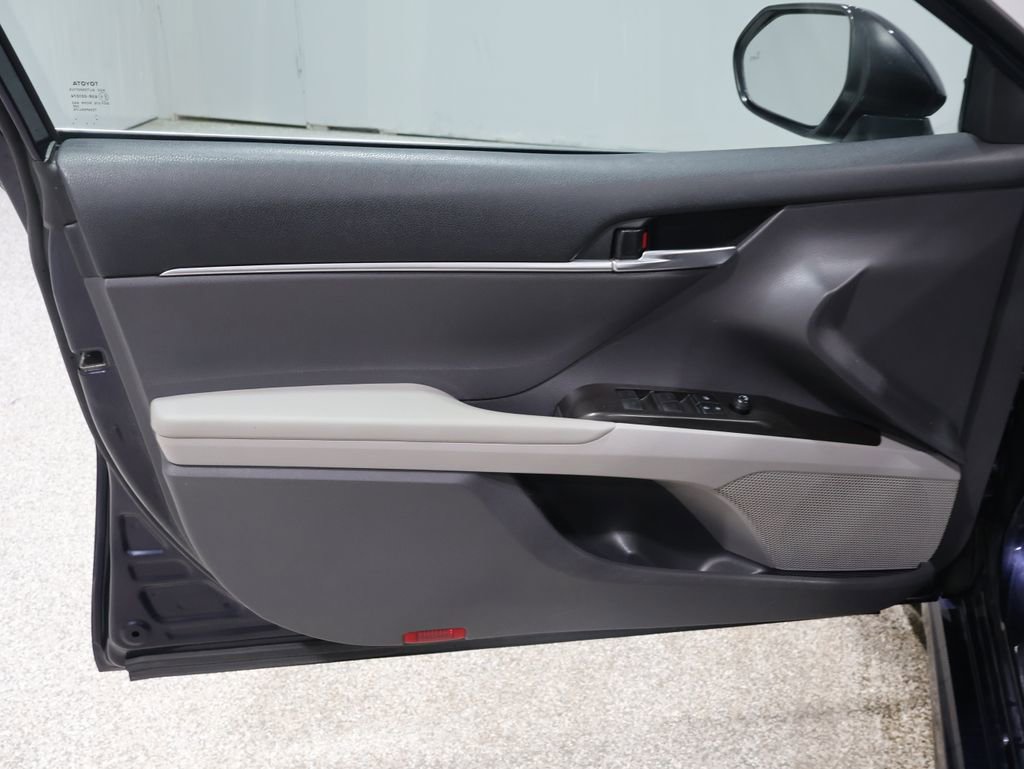 Used 2022 Toyota Camry SE image 13