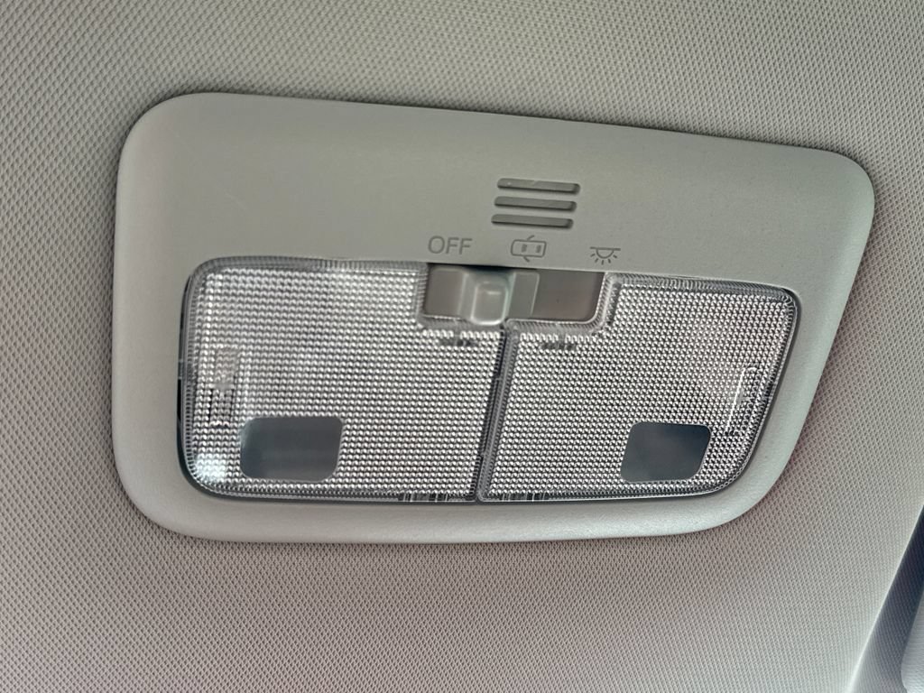 Used 2019 Toyota Corolla SE w/ Carpet Mat Package (TMS) FWD image 30