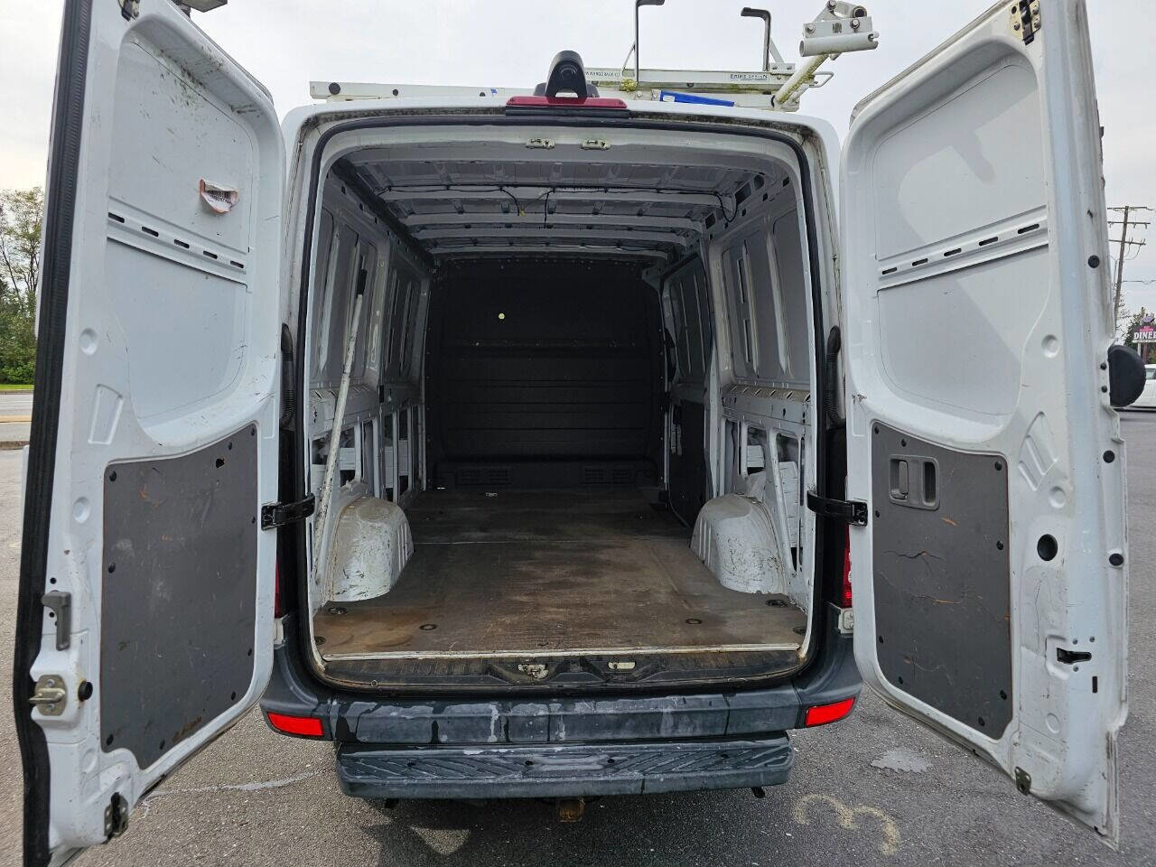 Used 2014 Mercedes-Benz Sprinter 2500 image 19