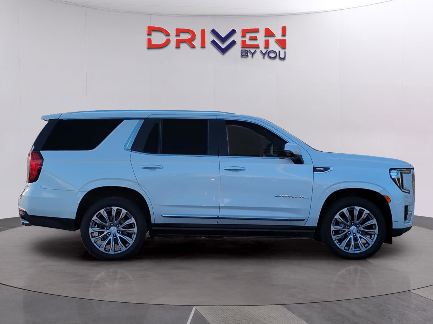 Used 2021 GMC Yukon Denali w/ Denali Premium Package image 6