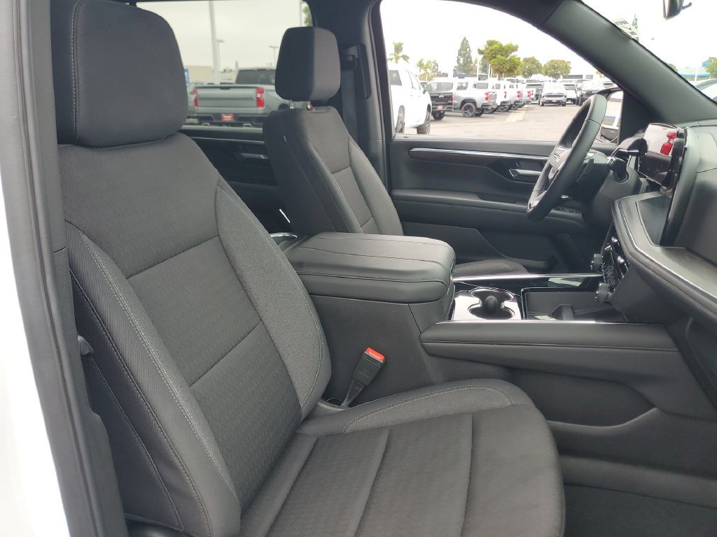 Used 2026 Chevrolet Suburban LS RWD image 27