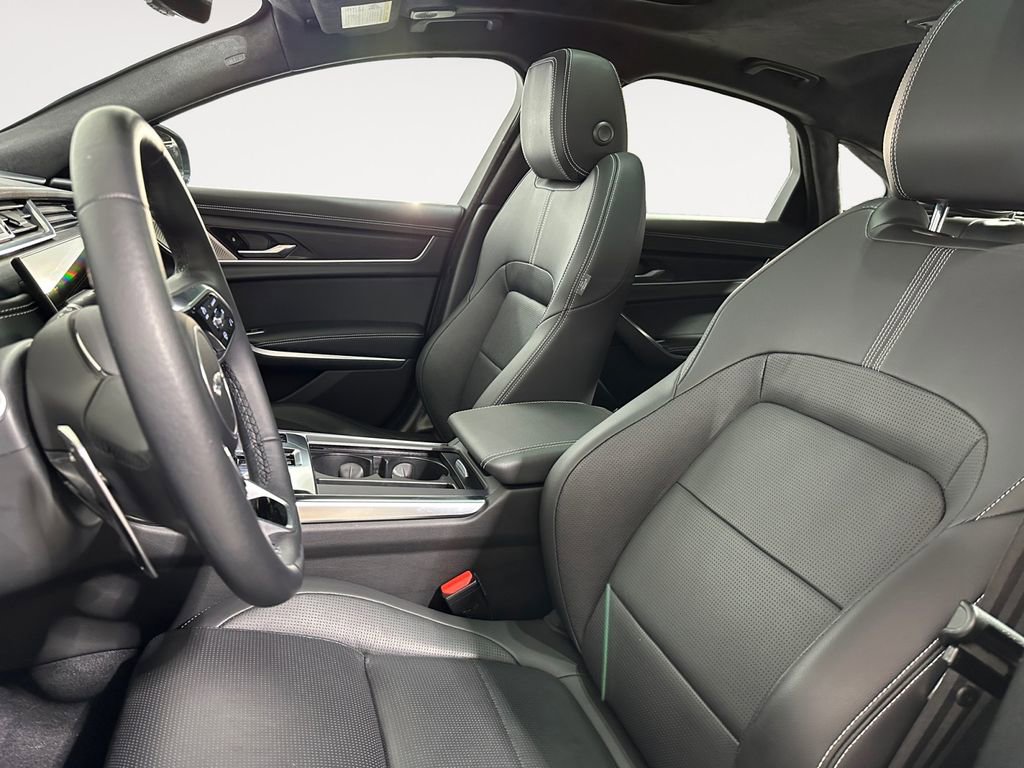 Used 2024 Jaguar XF R-Dynamic SE image 9