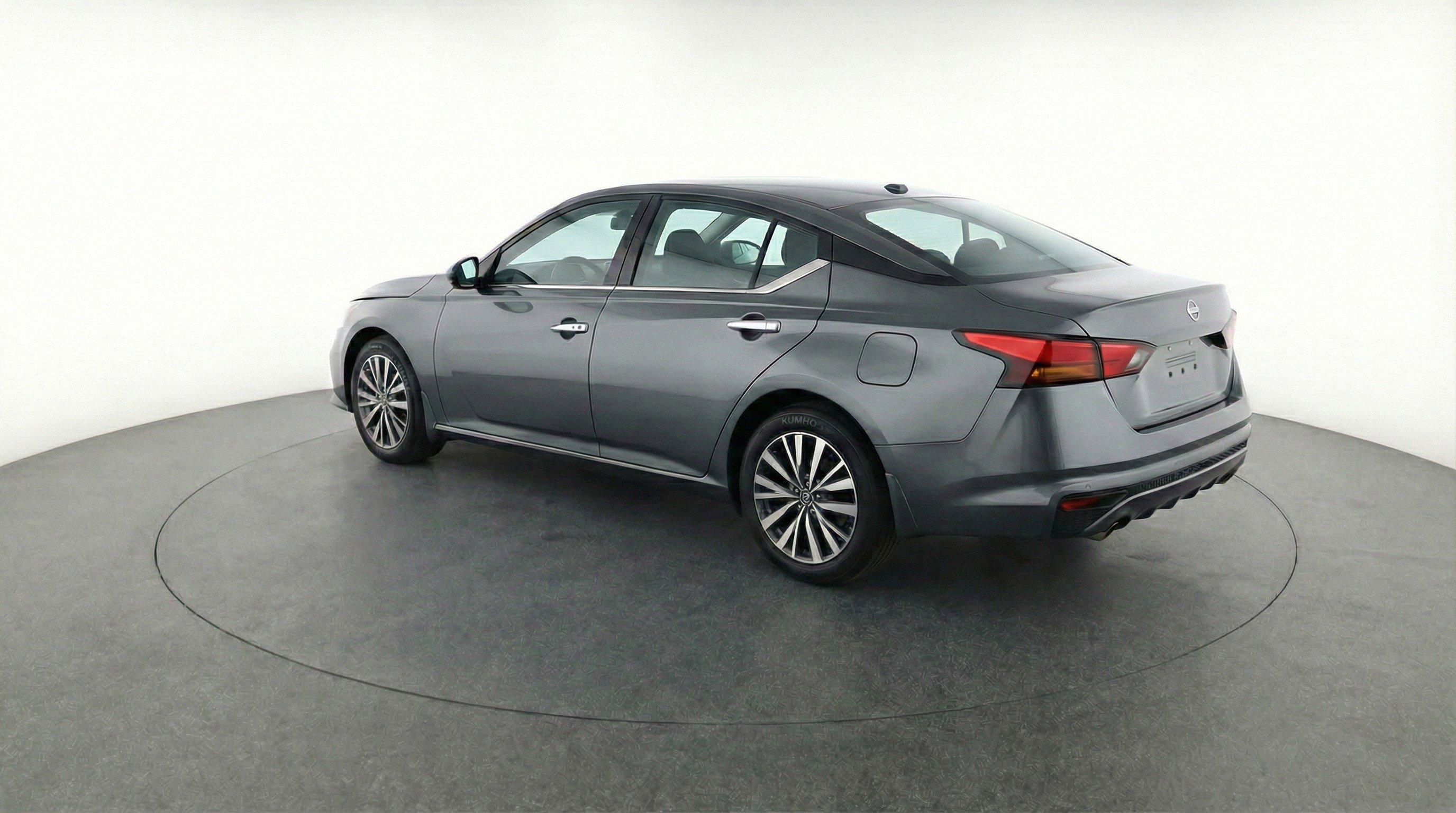 Used 2025 Nissan Altima 2.5 SV image 6