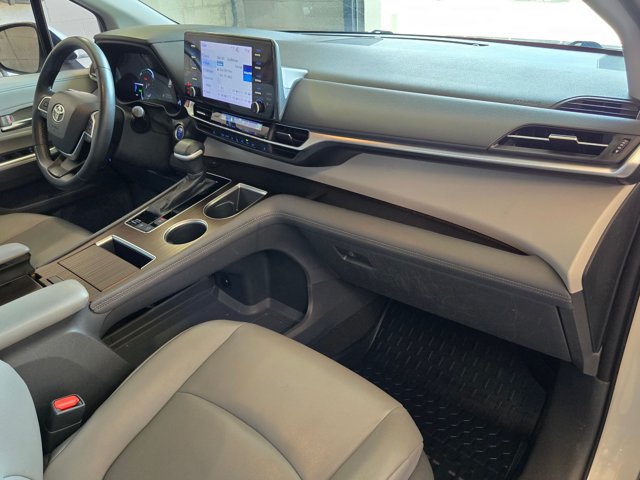 Used 2021 Toyota Sienna XLE FWD image 23