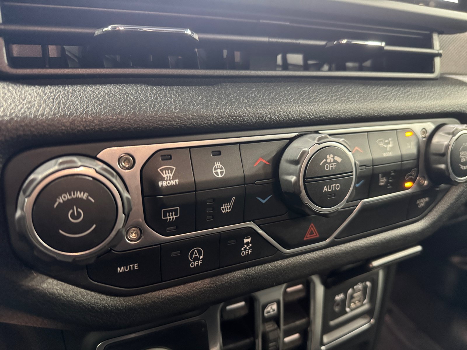 Used 2025 Jeep Wrangler Unlimited Sport AWD/4WD image 20