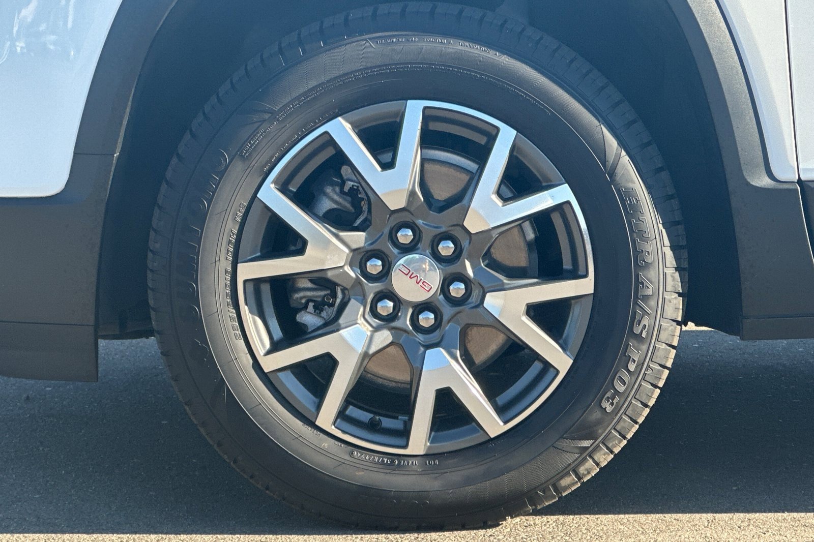 Used 2023 GMC Acadia SLE image 27