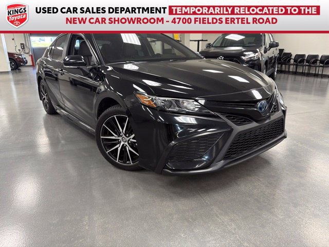 Used 2024 Toyota Camry SE FWD image 1