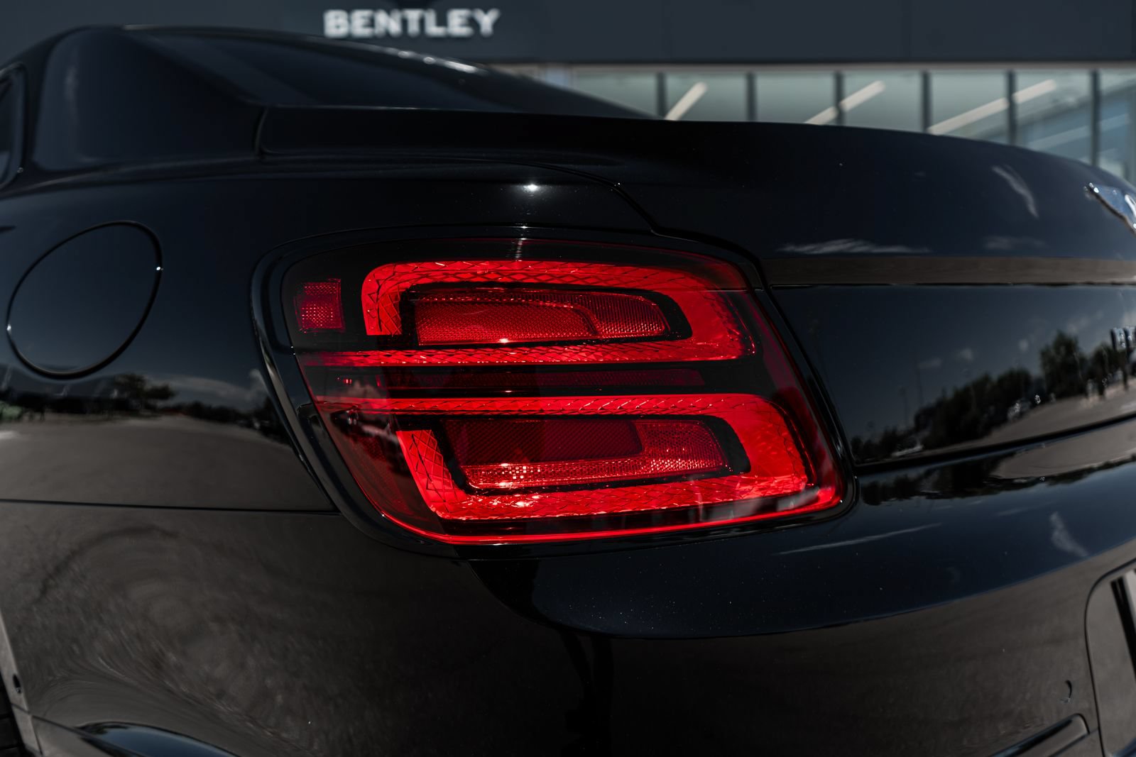 Certified 2025 Bentley Flying Spur Plug-In Hybrid AWD/4WD image 11